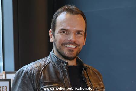 HensslerAutogramm 04112023 024