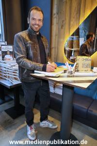 HensslerAutogramm 04112023 092