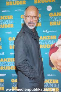 Ganzer halber Bruder 17092025 117