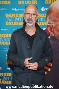 Ganzer halber Bruder 17092025 124