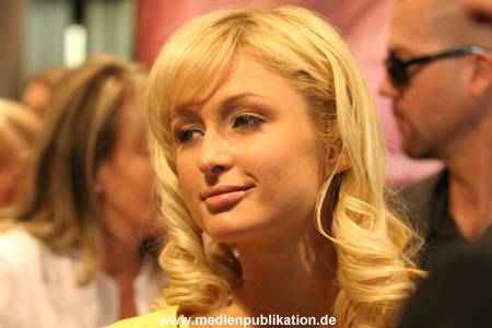 Paris Hilton Douglas 19052005 043