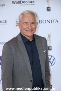 GoldeneBildDerFrau 20112024 611