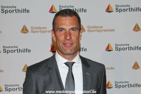 GoldeneSportpyramide 12092015 0011