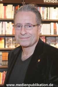 Peter James 07032007 002