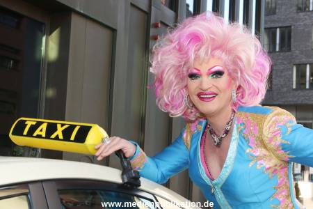 Olivia Jones 11032015 013