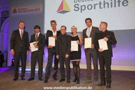 GoldeneSportpyramide 12092015 0406