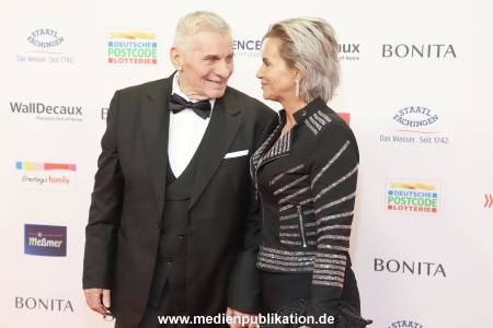 Goldene Bild der Frau 19112025 183