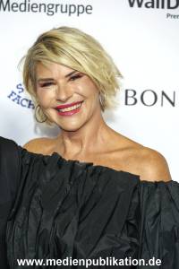 GoldeneBildDerFrau 11102023 053