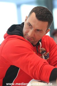 Klitschko Wiegen 07112012 014