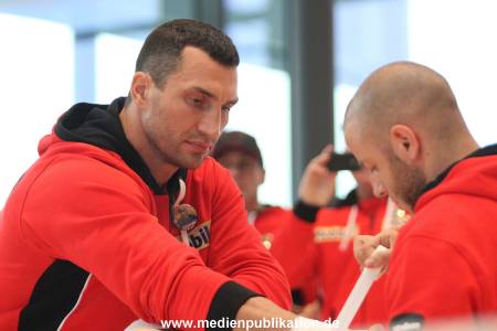 Klitschko Wiegen 07112012 015
