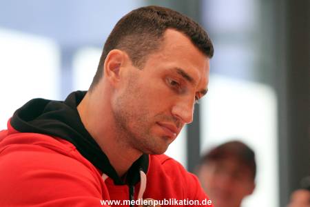 Klitschko Wiegen 07112012 016