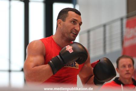 Klitschko Wiegen 07112012 023