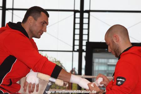 Klitschko Wiegen 07112012 033
