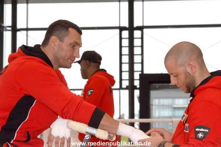 Klitschko Wiegen 07112012 034