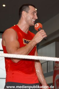 Klitschko Wiegen 07112012 052