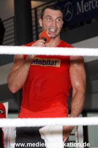 Klitschko Wiegen 07112012 055