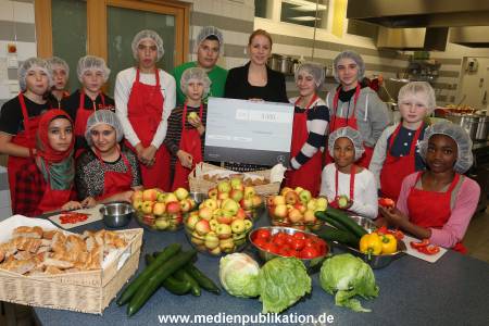 Scheckuebergabe 08102015 074