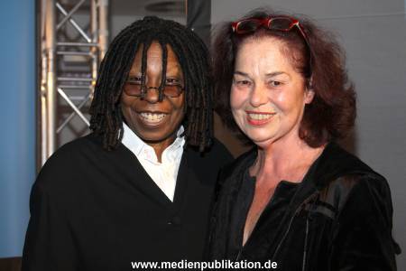Whoopi 04122009 074