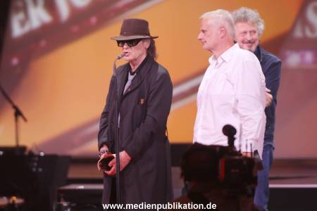 LEA Award 04042016 1100