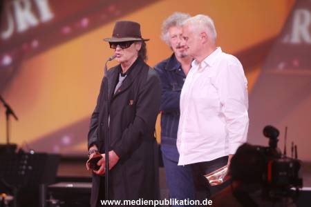 LEA Award 04042016 1104