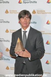 GoldeneSportpyramide 12092015 0230