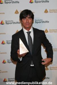 GoldeneSportpyramide 12092015 0250