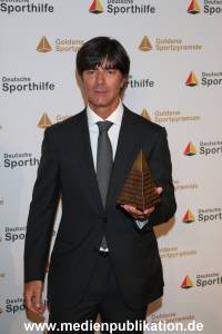 GoldeneSportpyramide 12092015 0252