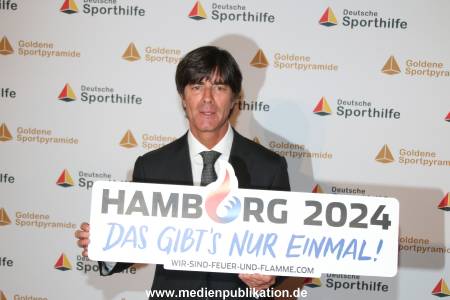 GoldeneSportpyramide 12092015 0259