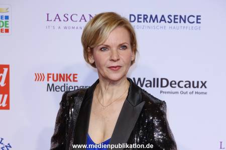 GoldeneBildDerFrau 09112022 696