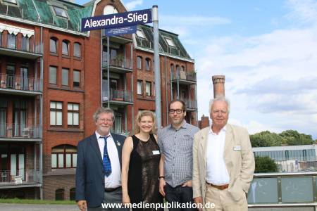 Alexandra Gedenktafel 30072016 245