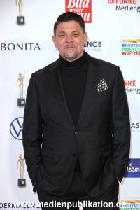 GoldeneBildDerFrau 20112024 1134
