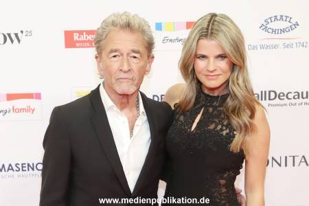Goldene Bild der Frau 19112025 262