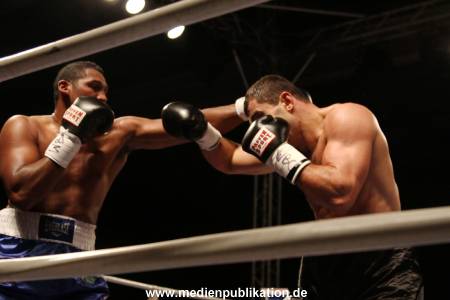 Universum Fight Night 12102012 105