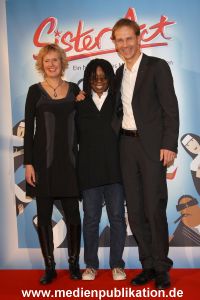 Whoopi 04122009 118