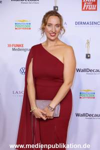 GoldeneBildDerFrau 09112022 205