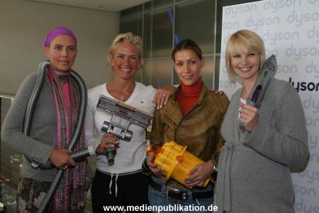 Frauen wirbeln Staub auf 18102005 036