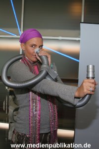 Frauen wirbeln Staub auf 18102005 053