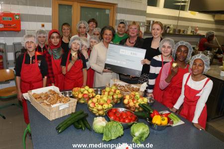 Scheckuebergabe 08102015 036