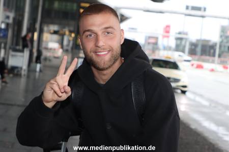 Dschungelcamp Ankunft Filip 10022022 020