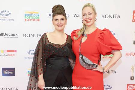 Goldene Bild der Frau 19112025 050