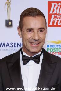 GoldeneBildDerFrau 09112022 608