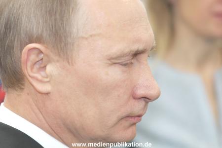 Messerundgang Putin 08042013 051