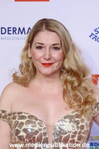 GoldeneBildDerFrau 09112022 499