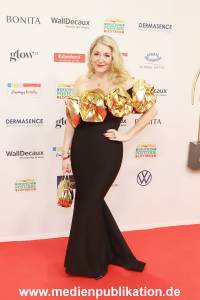 Goldene Bild der Frau 19112025 243