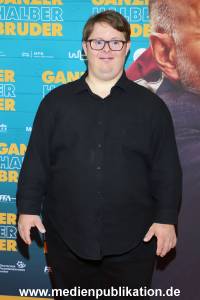 Ganzer halber Bruder 17092025 051