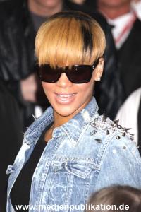 Rihanna 03032010 002
