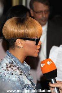 Rihanna 03032010 003