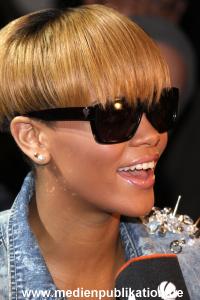 Rihanna 03032010 007