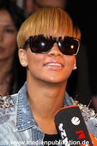 Rihanna 03032010 011