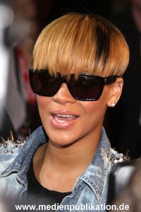 Rihanna 03032010 014